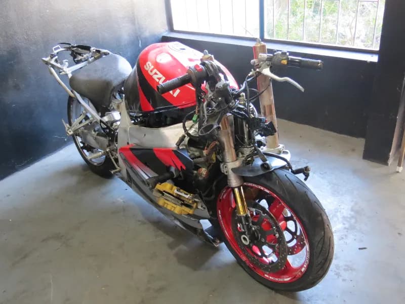 SUZUKI GSX-R GIXXER/SRAD