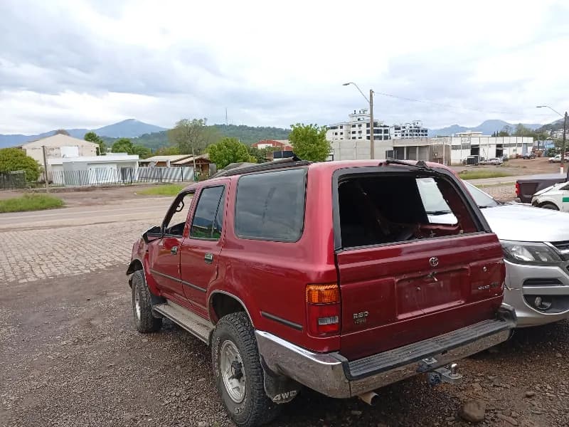 TOYOTA HILUX SW4
