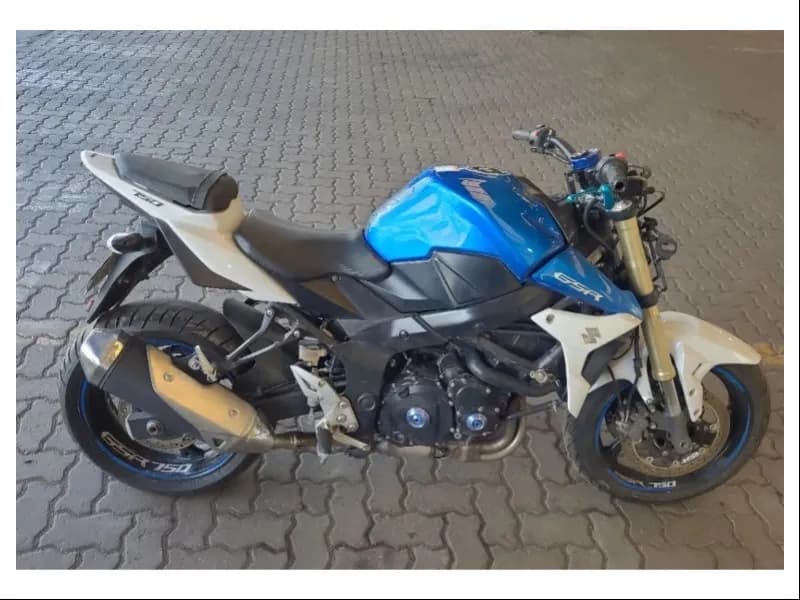 SUZUKI GSR 2015