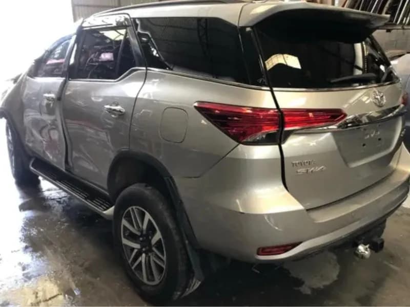 TOYOTA HILUX SW4