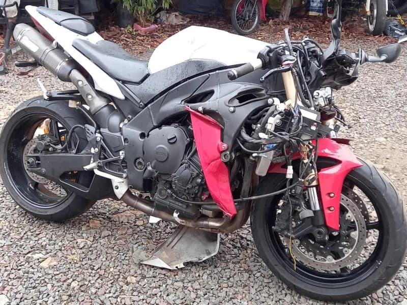YAMAHA YZF R1