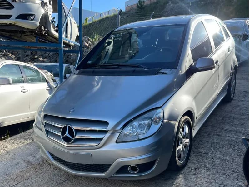 MERCEDES-BENZ B180