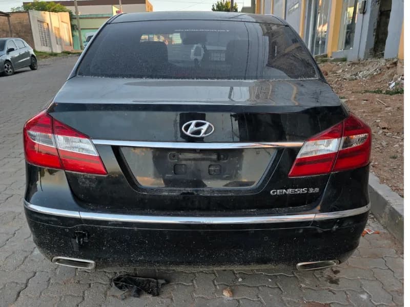 HYUNDAI GENESIS 2013