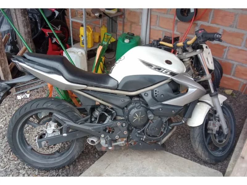 YAMAHA XJ6