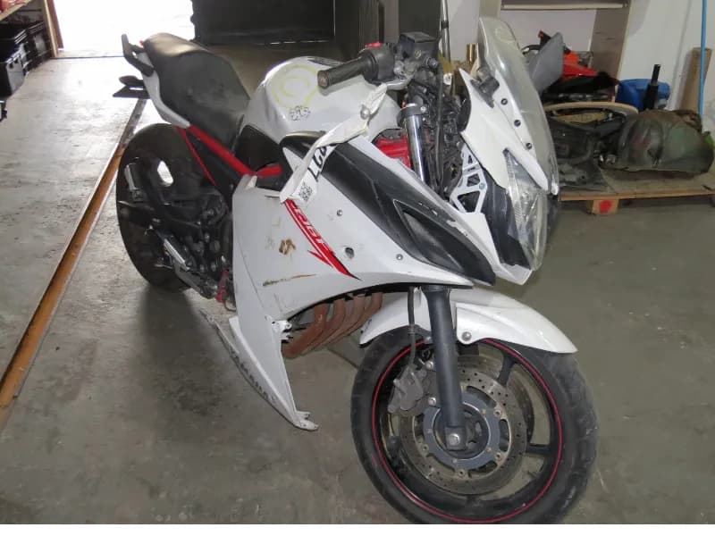 YAMAHA XJ6