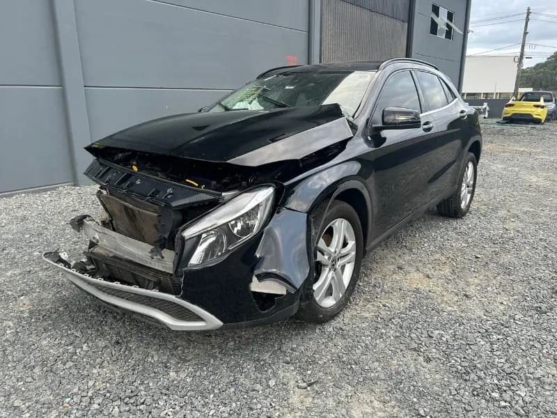 MERCEDES-BENZ GLA-200 2019