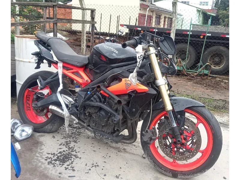 TRIUMPH STREET TRIPLE
