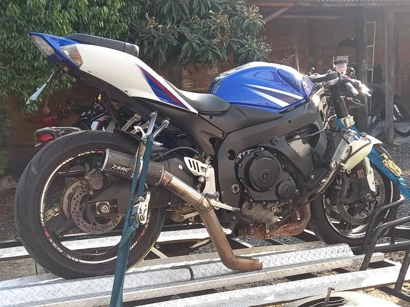 SUZUKI GSX-R GIXXER/SRAD
