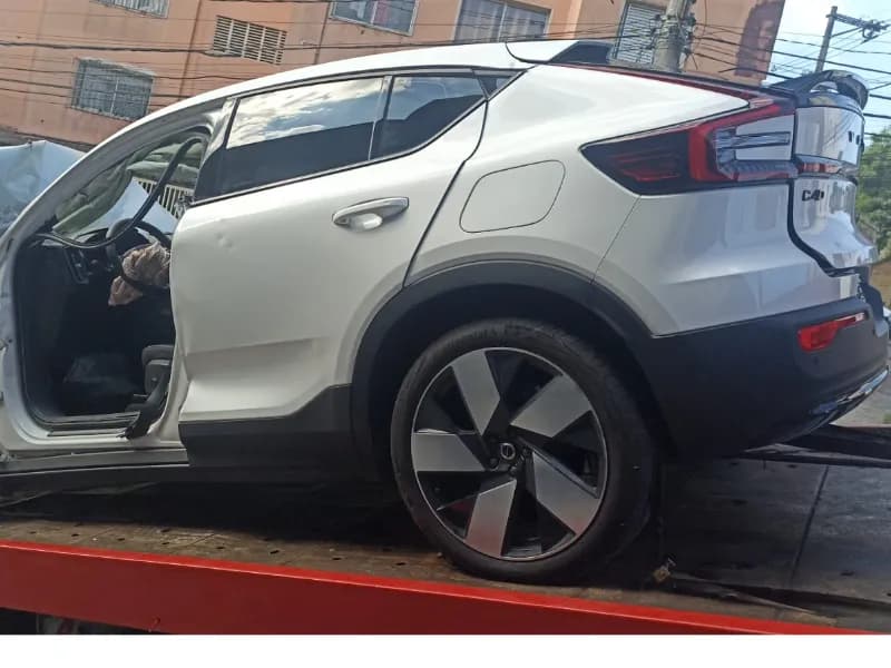 VOLVO C40 2024