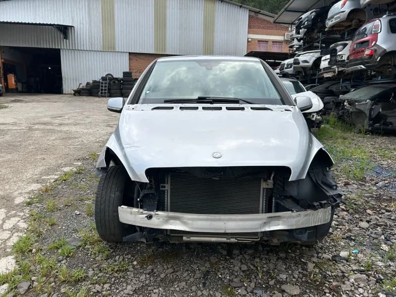 MERCEDES-BENZ B180 2011