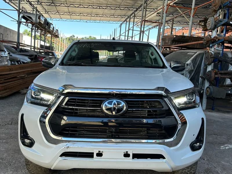 TOYOTA HILUX 2023