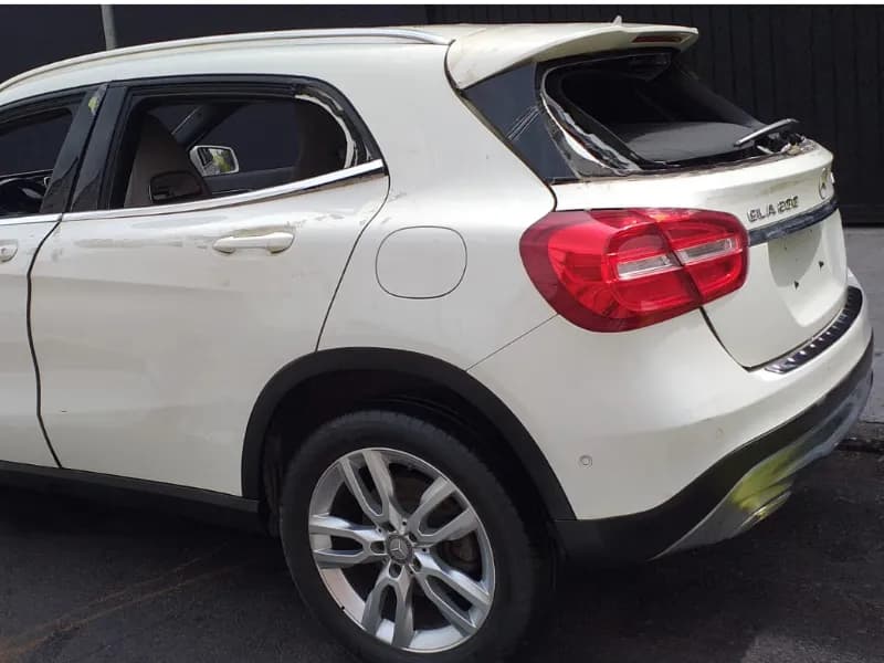 MERCEDES-BENZ GLA-200